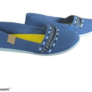 Yellow box women's slip-on shoes